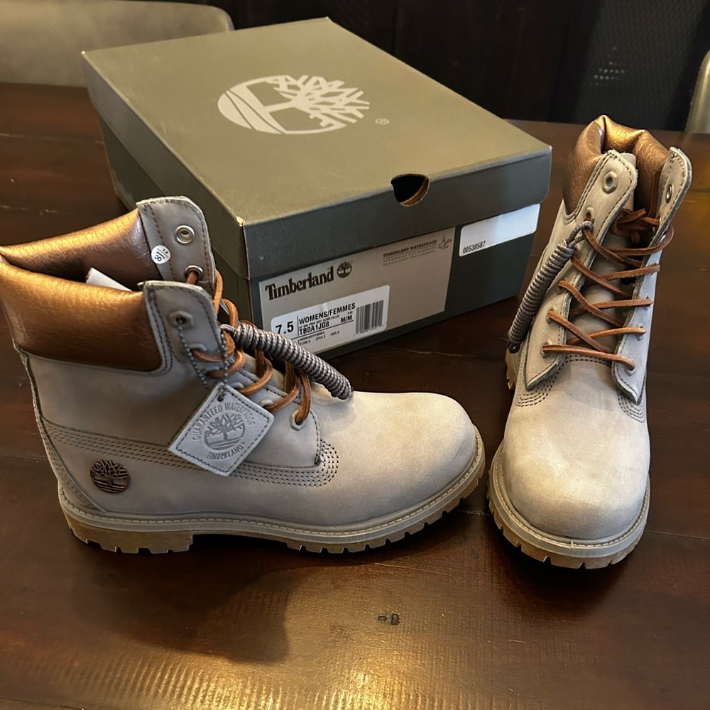 Women’s brand new size 7.5 timberland boots